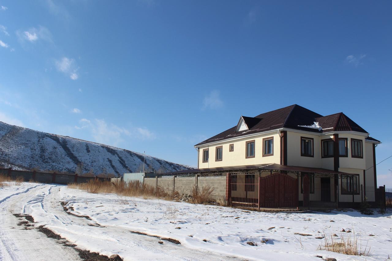 Mount Yard Karakol Hotel Exterior foto
