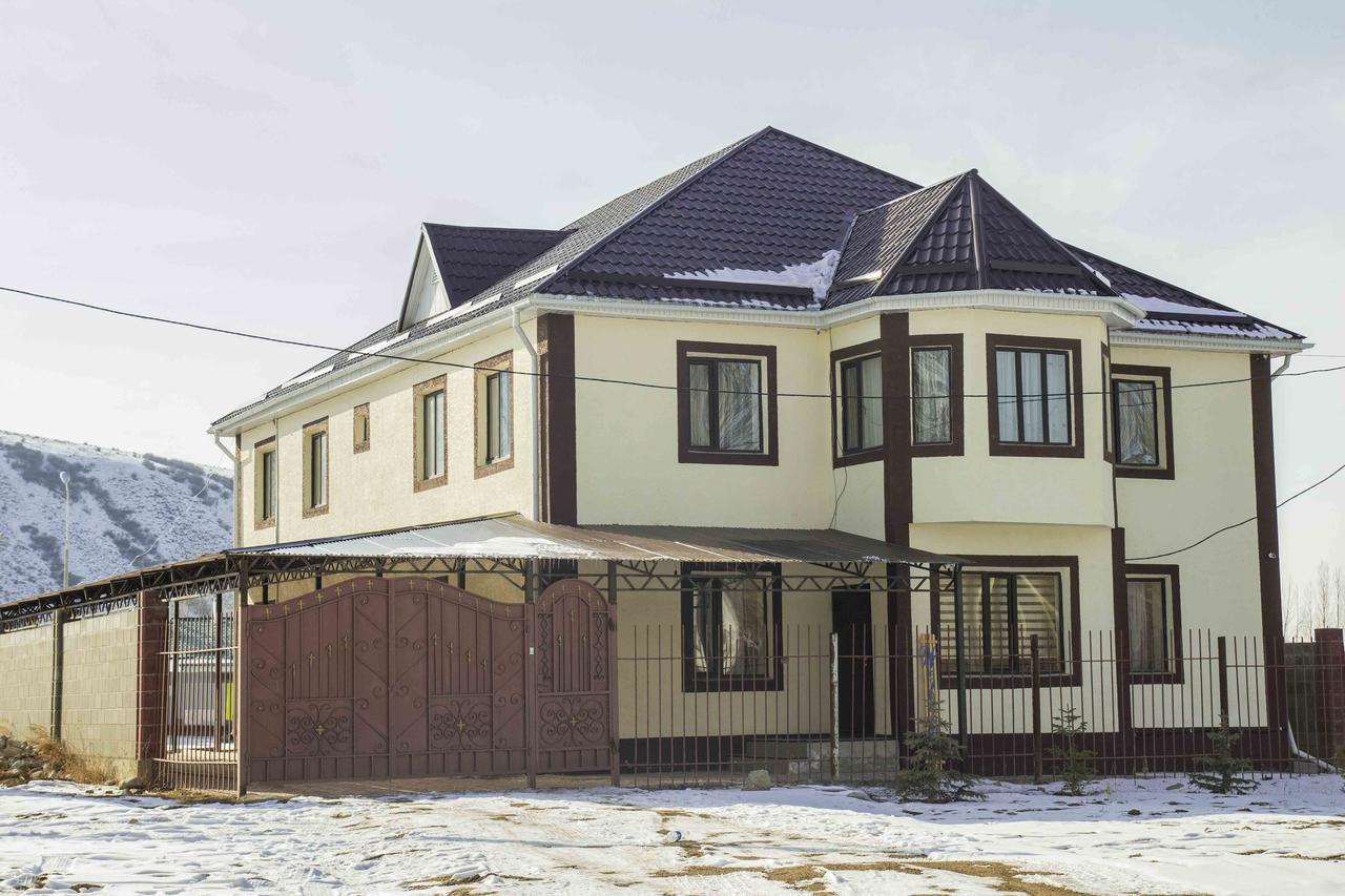 Mount Yard Karakol Hotel Exterior foto