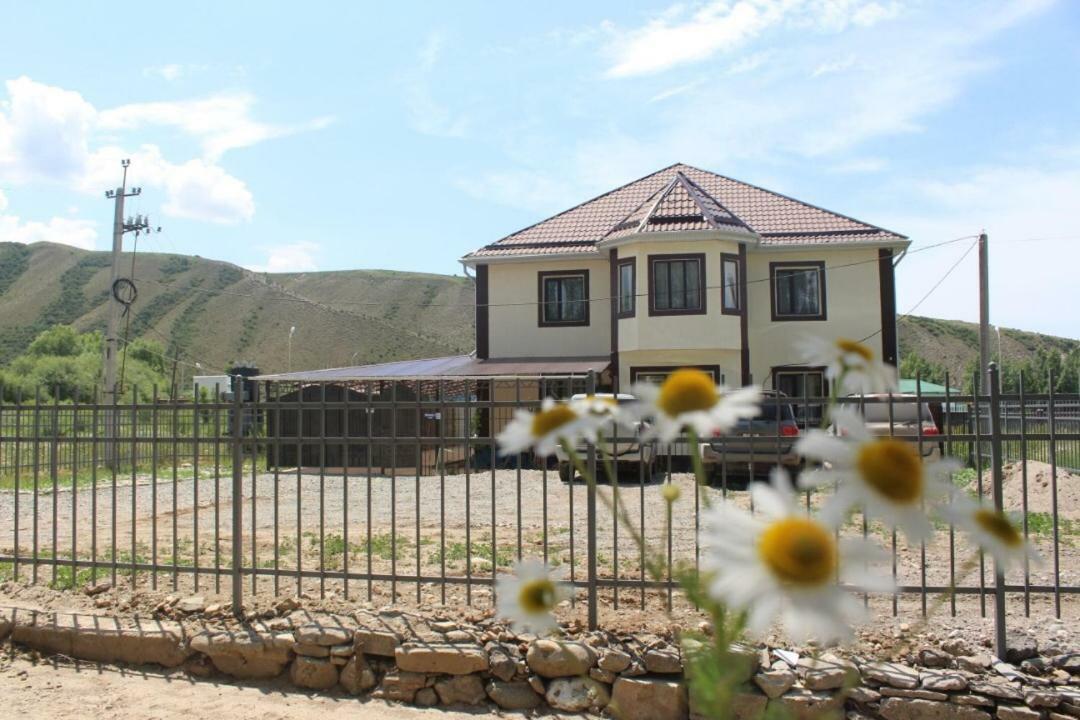 Mount Yard Karakol Hotel Exterior foto